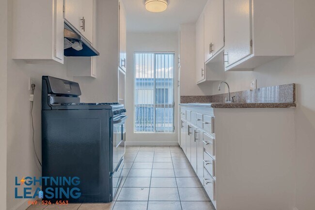 Building Photo - 11623 Sylvan St