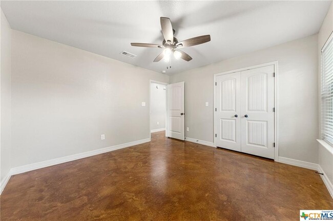 Building Photo - 2807 Terrace Dr