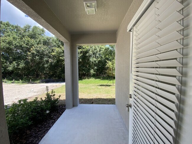Building Photo - Coming Soon! End Unit 3/2.5 Townhome For R...