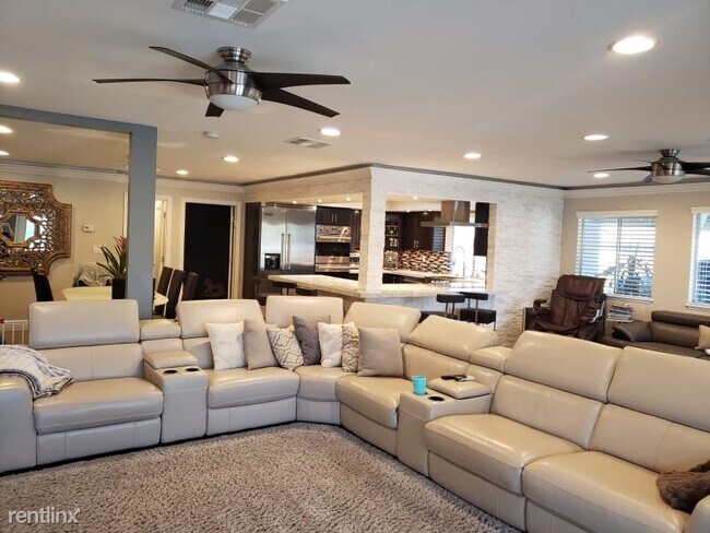 Building Photo - 5 br, 3 bath House - 1475 S Tenaya Way