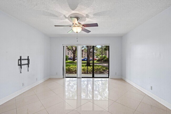 Building Photo - 204 Foxtail Dr