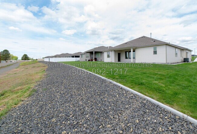 Building Photo - 8004 Massey Dr