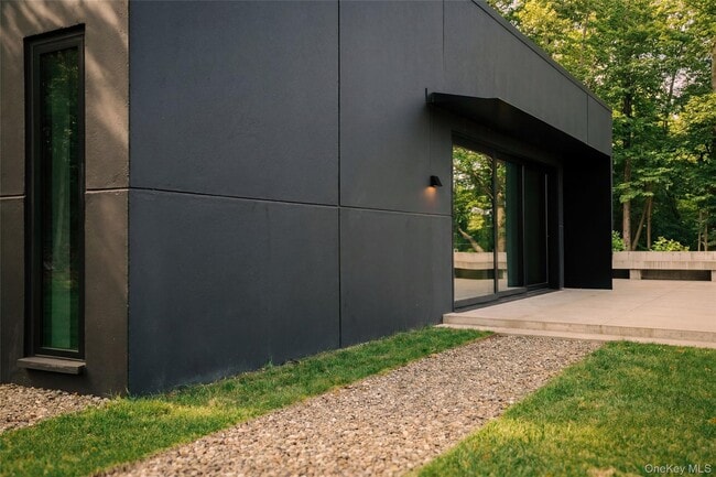 Building Photo - 279 Tompkins Rd