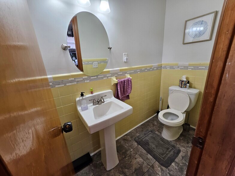 Building Photo - 521 Stonehaven Dr