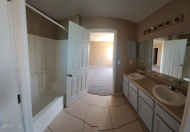Building Photo - 3824 Tierra Zafiro Dr