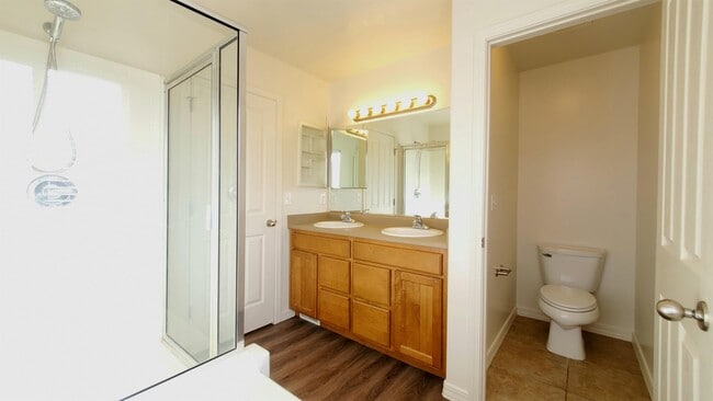 Building Photo - 483 E Apple Blossom Dr