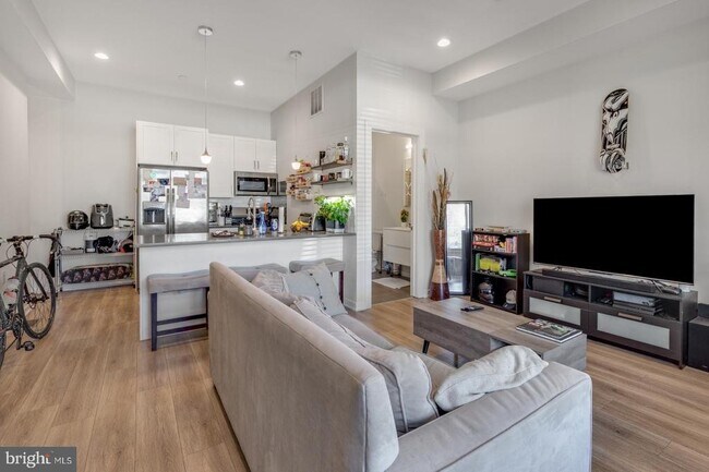 Building Photo - 385 Martin St