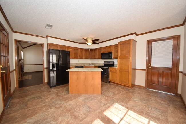 Building Photo - Very nice 3 bed 2 bath home near E. Holmes...