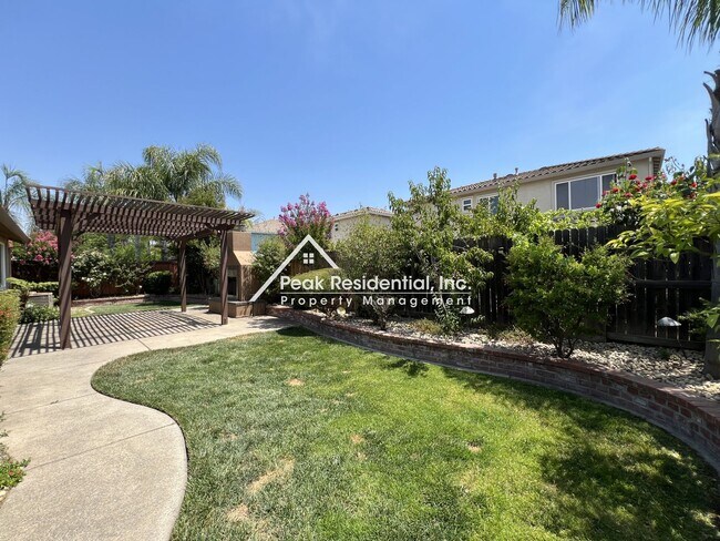 Building Photo - Beautiful 3bd/2.5ba Elk Grove Home