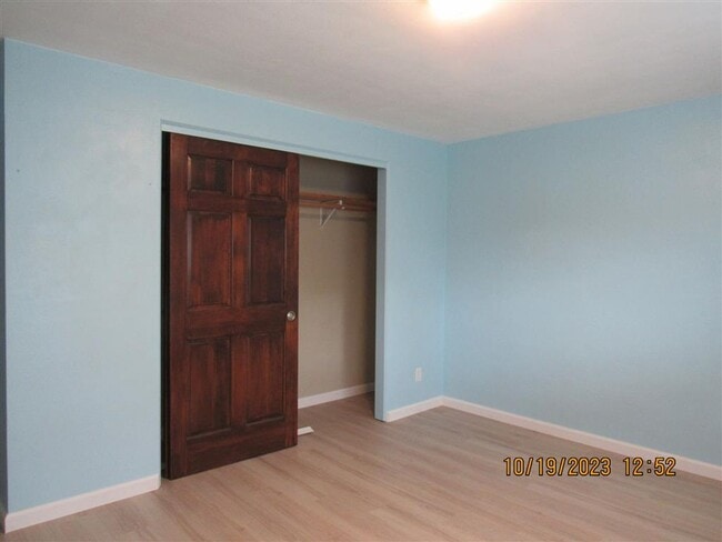 Building Photo - 113 E Apple St