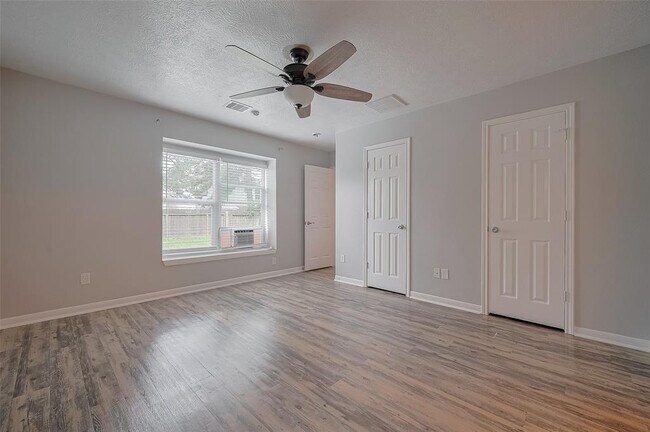 Building Photo - 5009 Willow Point Dr