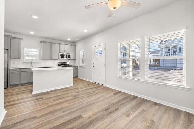 Building Photo - 283 Ferretti St