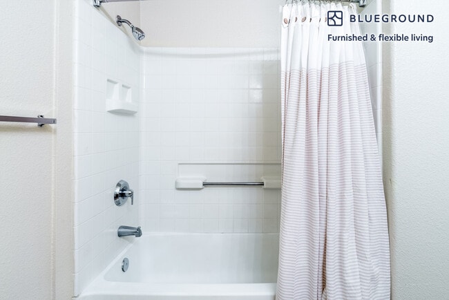 Building Photo - 1668 Hope Dr