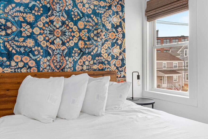 Building Photo - 136 Main St