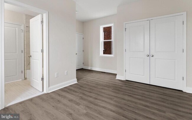 Building Photo - 300 E Front St