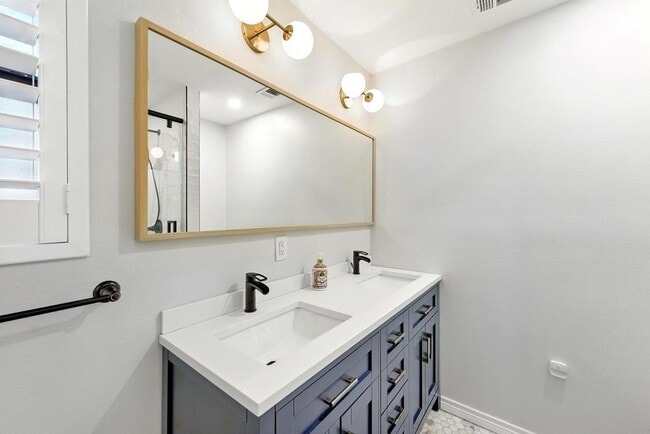 Building Photo - 6903 Moonmont Dr