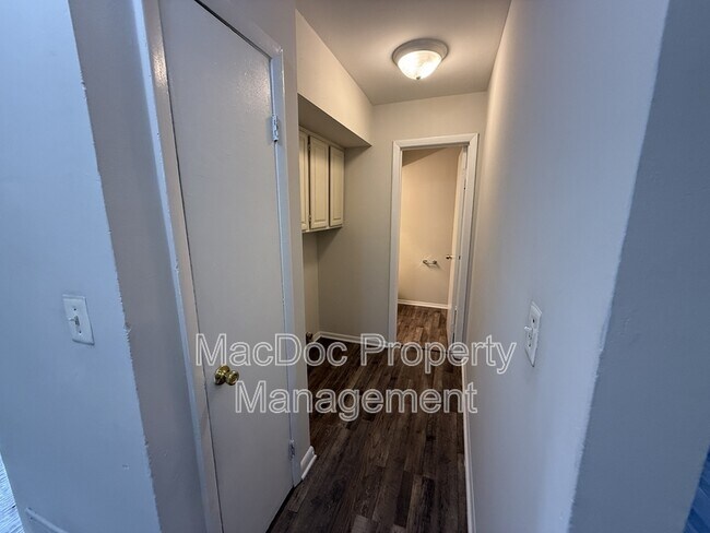 Building Photo - 914 Anvil Rd