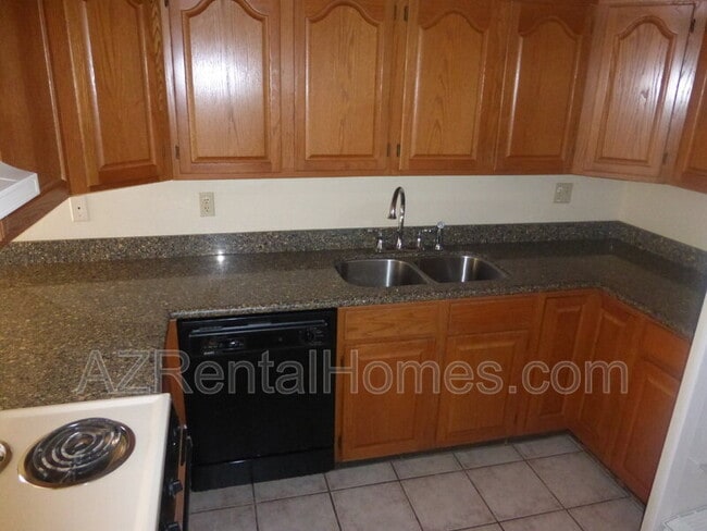 Building Photo - 2139 E Sanos Dr