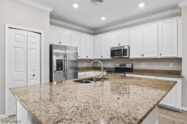Building Photo - 9176 Glenforest Dr