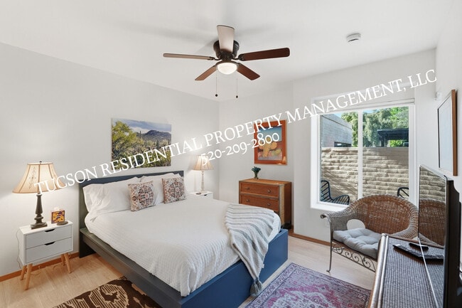 Building Photo - 2824 E Sierra Vista Rd