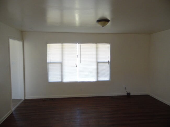 Building Photo - 210 E 200 N