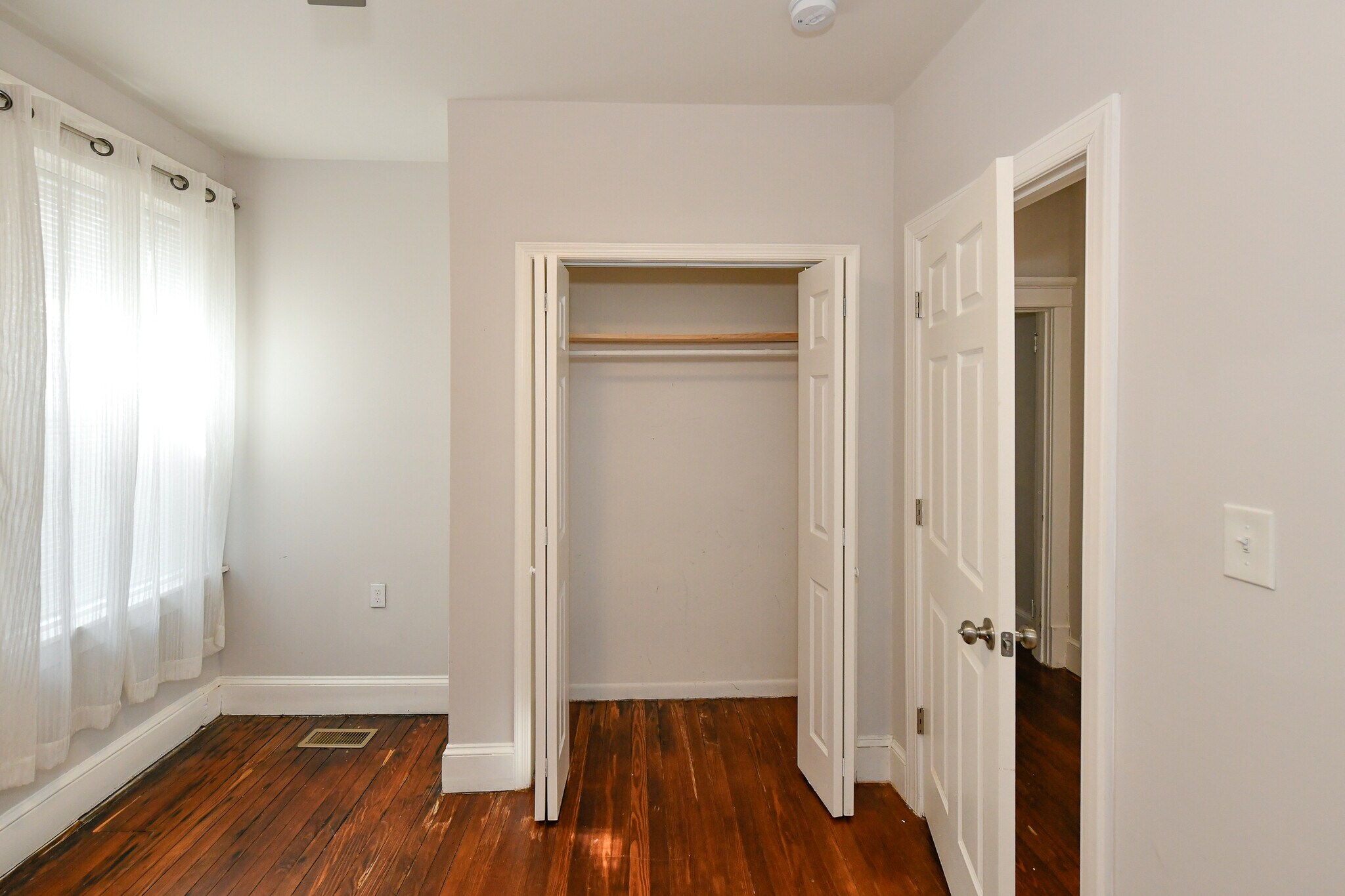 Building Photo - 102 W 30th St