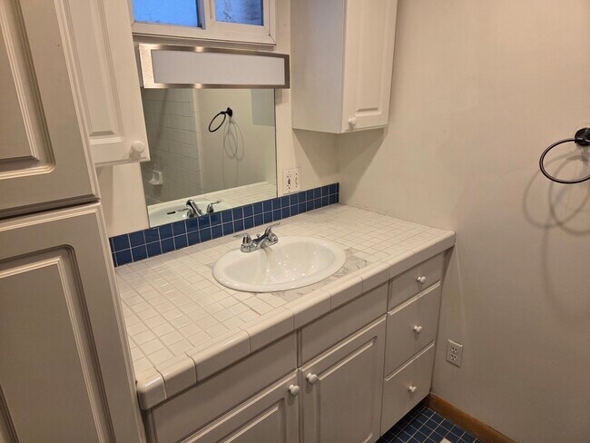 Building Photo - 1250 E 100 S