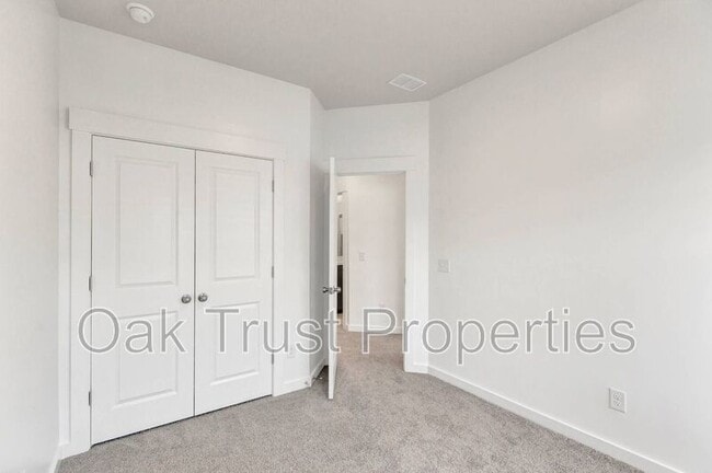 Building Photo - 236 Somerset Acrs Dr