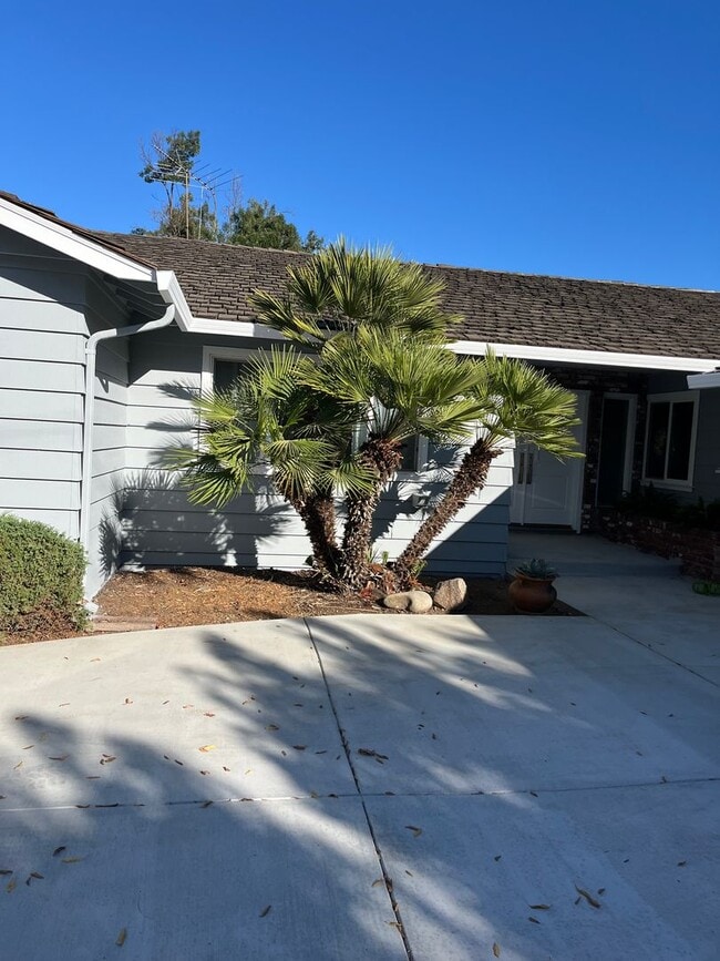 Building Photo - Epic REA - **4 Bedroom, 2.5 Bath - Ranch S...