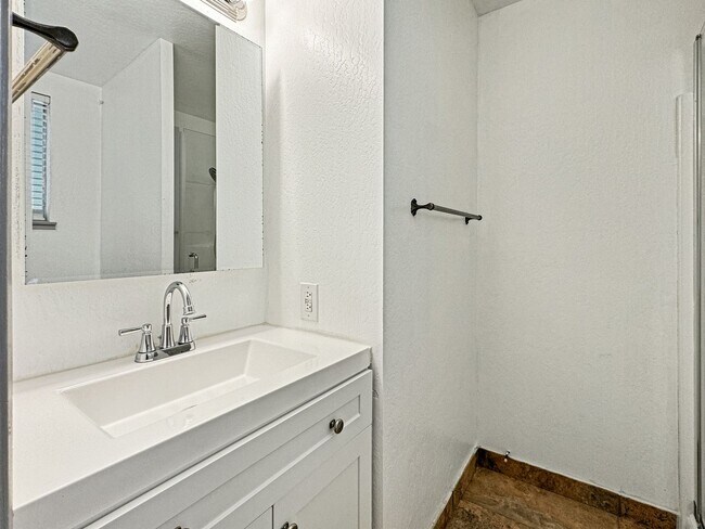 Building Photo - Charming 2 Bedroom House in Sacramento