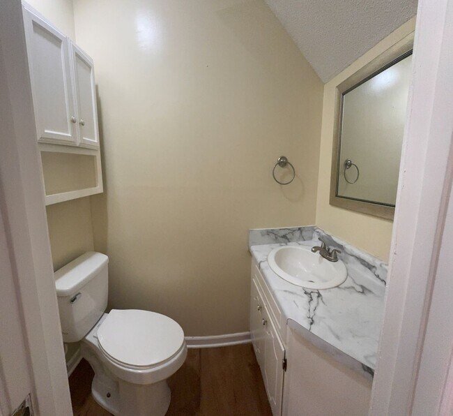 Building Photo - 101 Country Village Ct