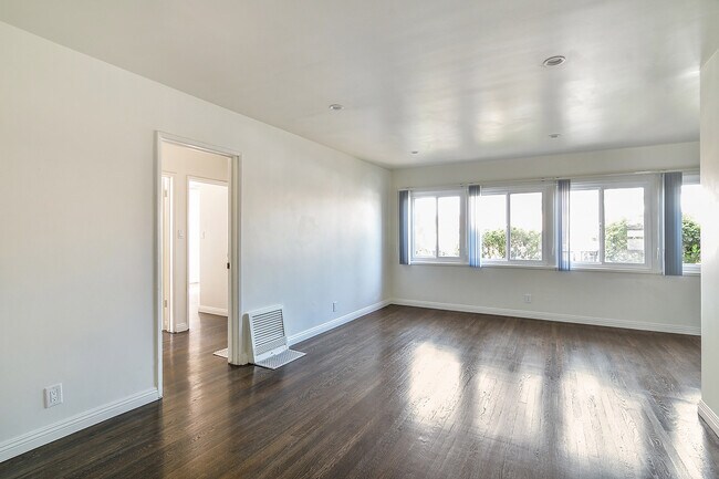 Building Photo - 712 N Ardmore Ave