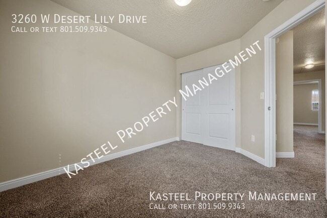 Building Photo - 3260 W Desert Lily Dr