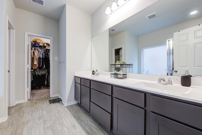 Building Photo - 3327 Etring Ln