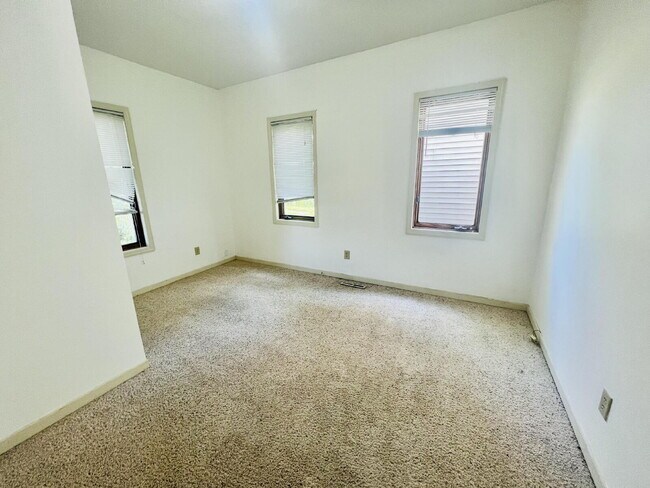 Building Photo - "Spacious 5-Bedroom Retreat with Elegant Hardwood Floors in Vibrant Minneapolis Neighborhood!"