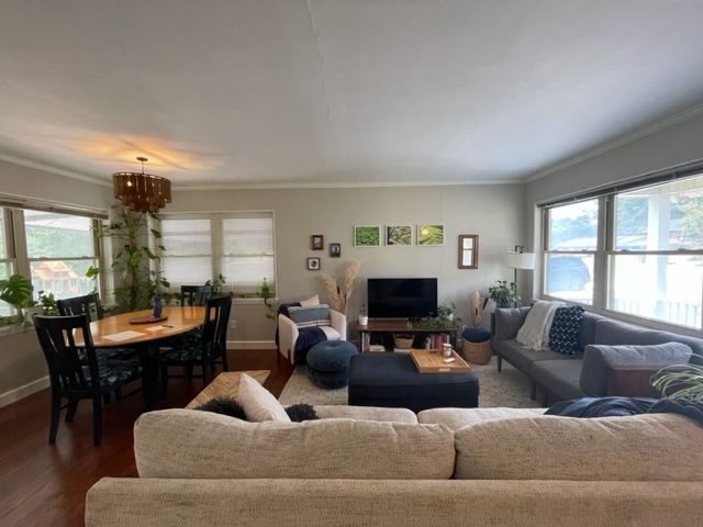 Building Photo - 711 Riverview Dr