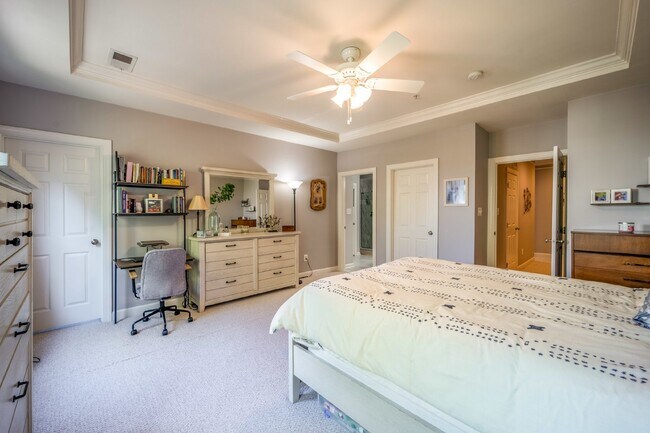 Building Photo - Bright and Modern Home with Prime Commuter...