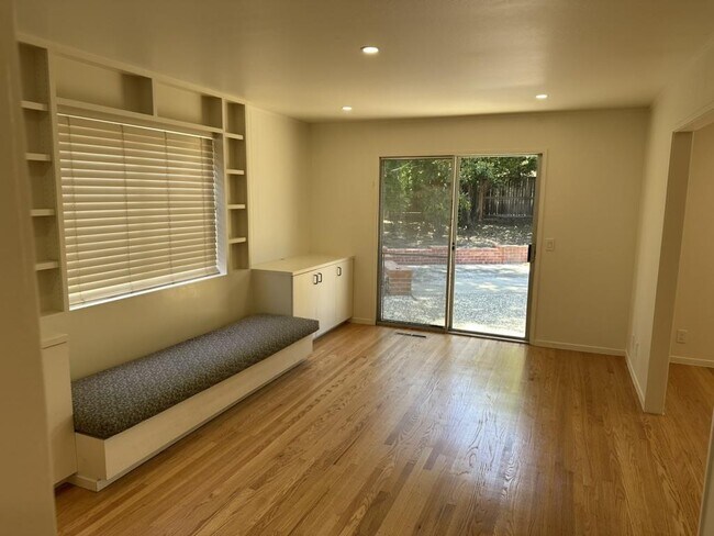 Building Photo - 12689 Cambridge Dr