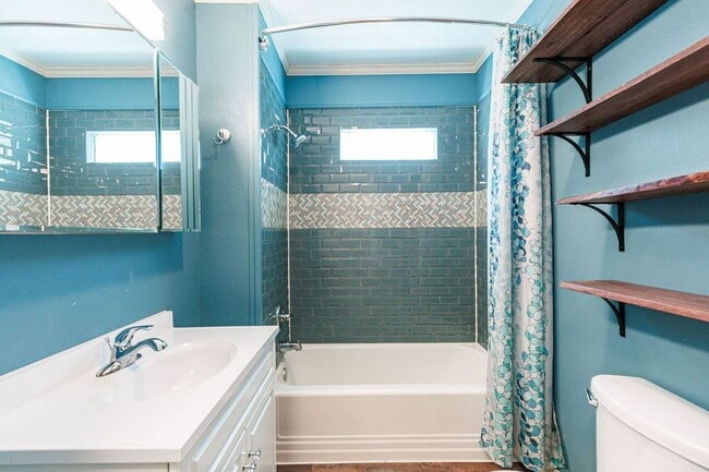 Building Photo - Cute 2 Bedroom Close to Texas Tech