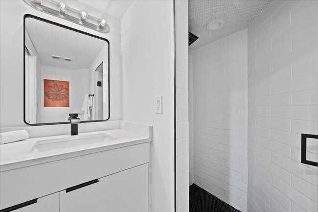 Building Photo - 12660 Shoreline Dr