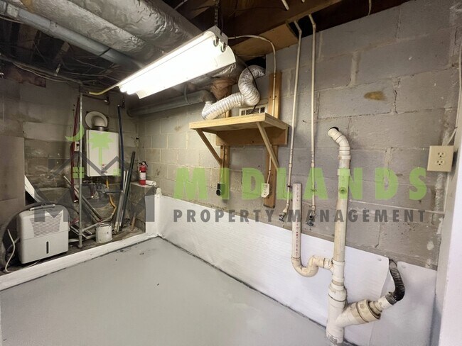 Building Photo - 948 Betsy Dr