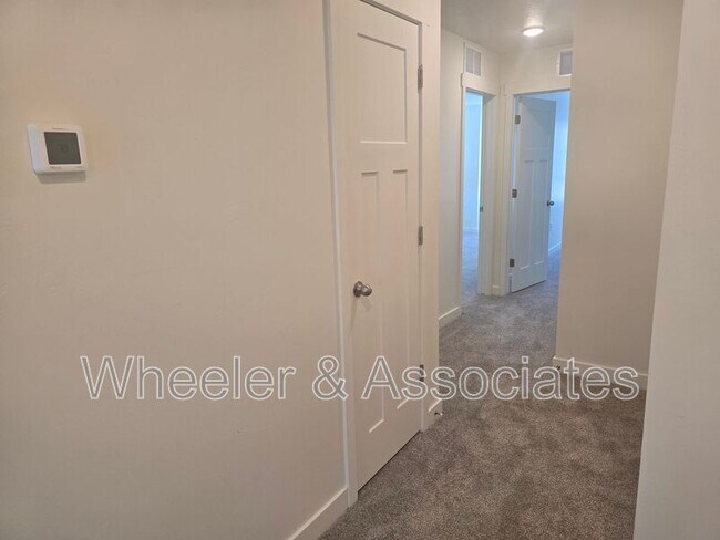 Building Photo - 444 W 1080 S