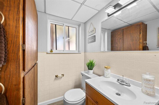 Building Photo - 2268 Serra Dr