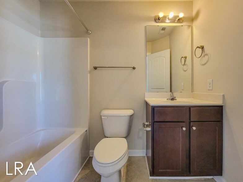 Building Photo - 127 Beacon Woods Dr