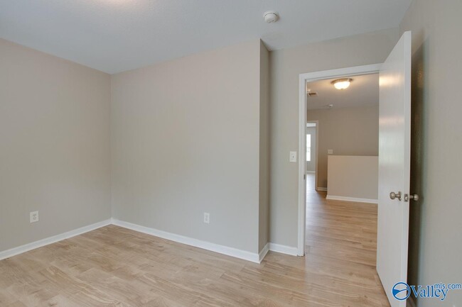 Building Photo - 102 Whitestone Dr NE