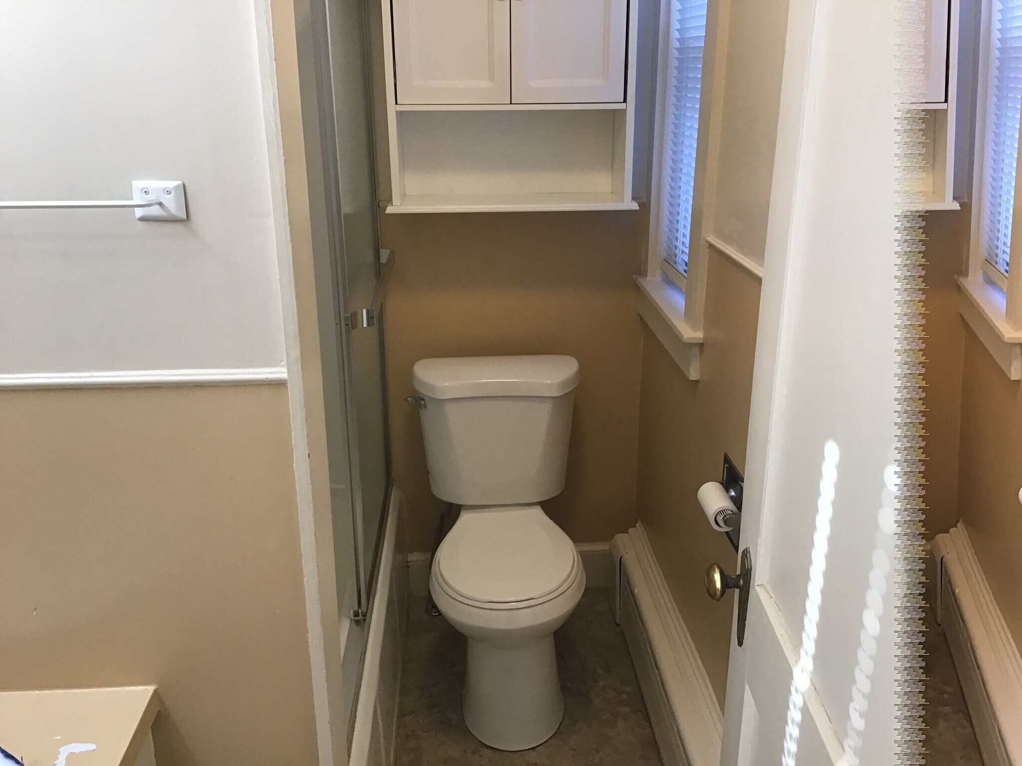Bath & Shower - 143 Prospect St
