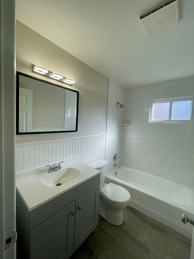 Building Photo - 173 Spruce St