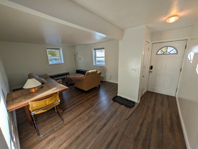 Building Photo - 13 W Market St