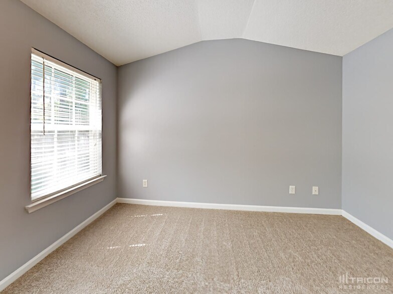 Building Photo - 2177 Red Oak Cir