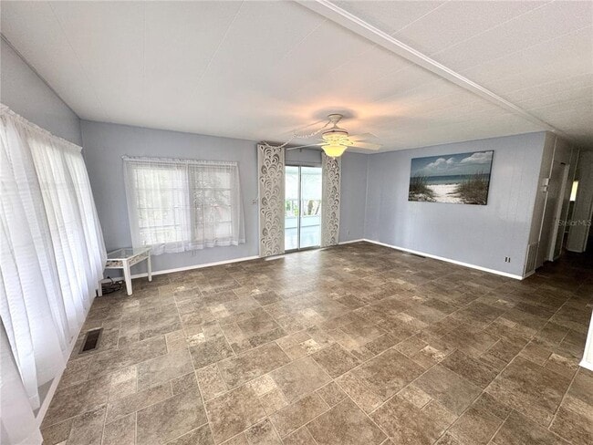 Building Photo - 410 49th Ave Terrace W